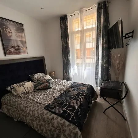 Pantheon Apartment *